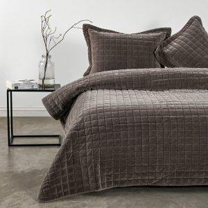 Quilt 2 Plazas Velvet Taupe